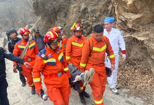 昌平景區(qū)一男子違規(guī)走野路跌落懸崖，多方聯(lián)動(dòng)緊急救援脫險(xiǎn)